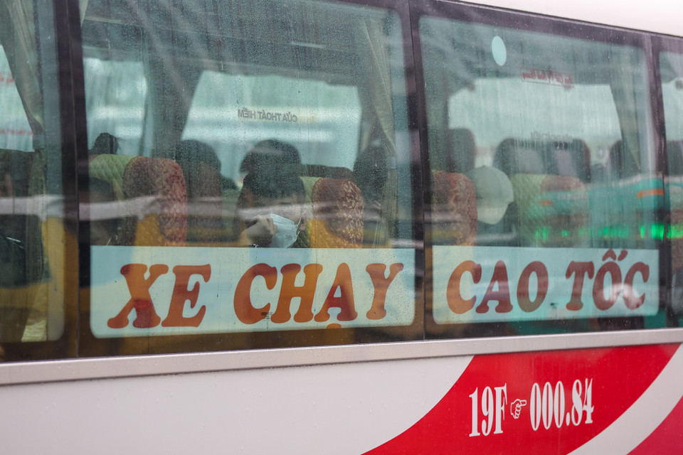Tình trạng ùn tắc khiến các xe khách rất vất vả để rời khỏi Thủ đô. (Ảnh: Minh Sơn/Vietnam+)