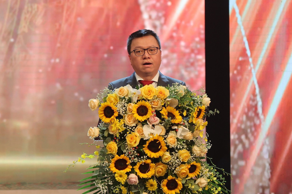 Phát biểu tại sự kiện, Chủ tịch Hội Nhà báo Việt Nam Lê Quốc Minh cho biết, báo chí đã thể hiện bản lĩnh chính trị vững vàng và trách nhiệm xã hội cao cả, kỹ năng nghề nghiệp tinh thông, tạo được hiệu quả xã hội rộng khắp. Nhiều tác phẩm xuất sắc trong số đó được vinh danh trong Lễ trao giải Báo chí Quốc gia lần thứ XVI - năm 2021. (Ảnh: Hoài Nam/Vietnam+)