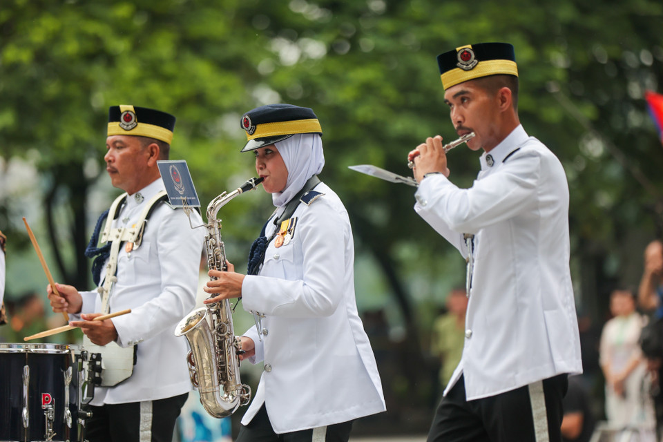 Dự kiến, các đoàn sẽ diễu hành trên phố đi bộ xung quanh Hồ Hoàn Kiếm, có dừng lại biểu diễn tại 4 địa điểm, tượng đài vua Lý Thái Tổ, tượng đài cảm tử, đài phun nước ngã ba phố Đinh Tiên Hoàng, Lý Thái Tổ, ngã tư Hàng Khay, Hàng Bài, Đinh Tiên Hoàng, Tràng Tiền. (Ảnh: Minh Sơn/Vietnam+)