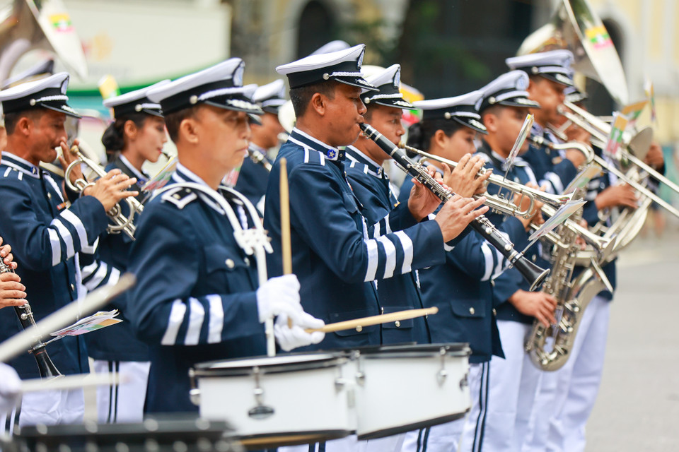 Những tiết mục biểu diễn cũng để thể hiện tinh thần đoàn kết, hợp tác, giao lưu giữa cảnh sát Việt Nam, lực lượng vũ trang và nhân dân Việt Nam với nhân dân, cảnh sát các nước khu vực ASEAN+.(Ảnh: Minh Sơn/Vietnam+)