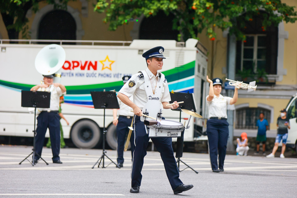 Đây là một trong những phần trình diễn đặc sắc khiến người dân Thủ đô hưởng ứng nhiệt liệt. (Ảnh: Minh Sơn/Vietnam+)