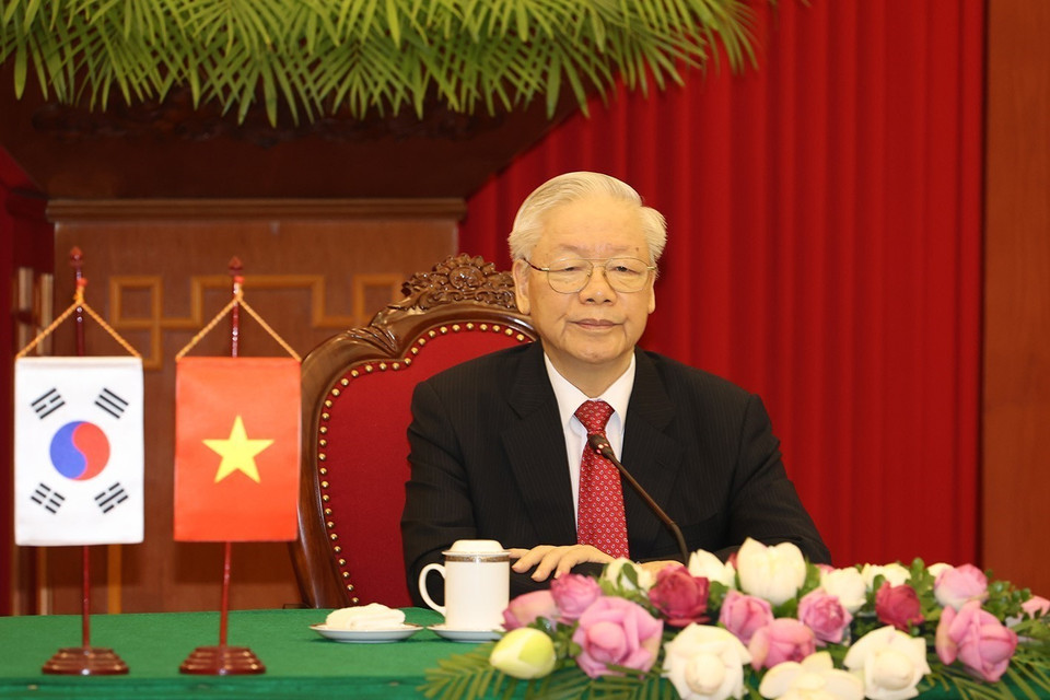 Tổng Bí thư Nguyễn Phú Trọng hội đàm trực tuyến với Tổng thống Hàn Quốc Yoon Suk-yeol, tại Trụ sở Trung ương Đảng sáng 8/6/2022. (Ảnh: Trí Dũng/TTXVN)