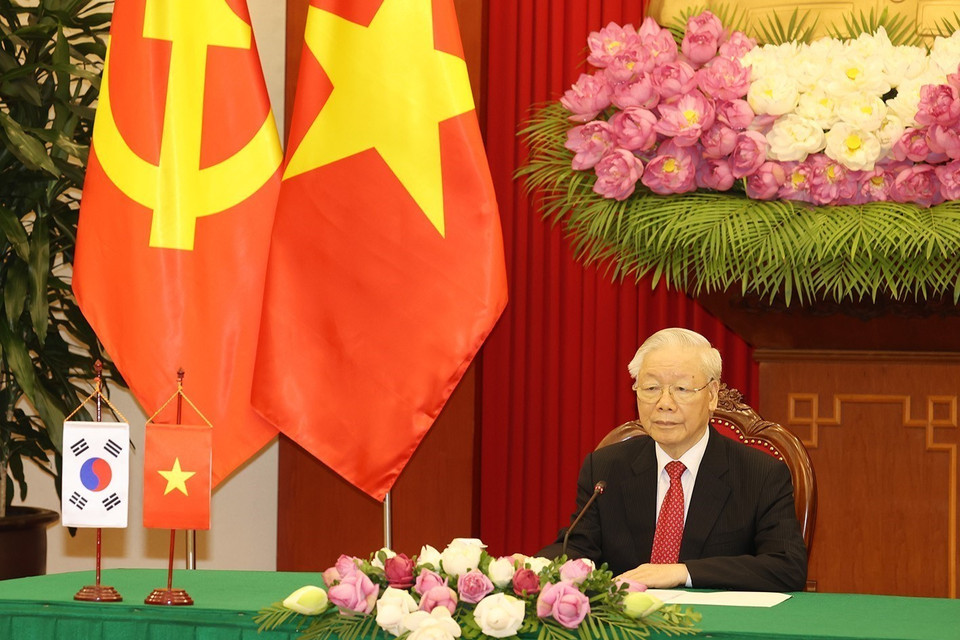 Tổng Bí thư hội đàm trực tuyến với Tổng thống Hàn Quốc. (Ảnh: Trí Dũng/TTXVN)