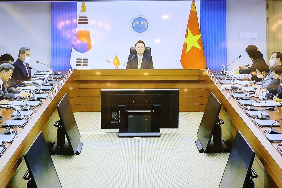 Tổng thống Hàn Quốc Yoon Suk-yeol trong cuộc hội đàm trực tuyến với Tổng Bí thư Nguyễn Phú Trọng, sáng 8/6/2022. (Ảnh: Trí Dũng/TTXVN)