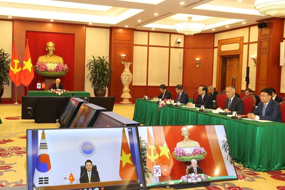 Tổng Bí thư Nguyễn Phú Trọng hội đàm trực tuyến với Tổng thống Hàn Quốc Yoon Suk-yeol, tại Trụ sở Trung ương Đảng. (Ảnh: Trí Dũng/TTXVN)