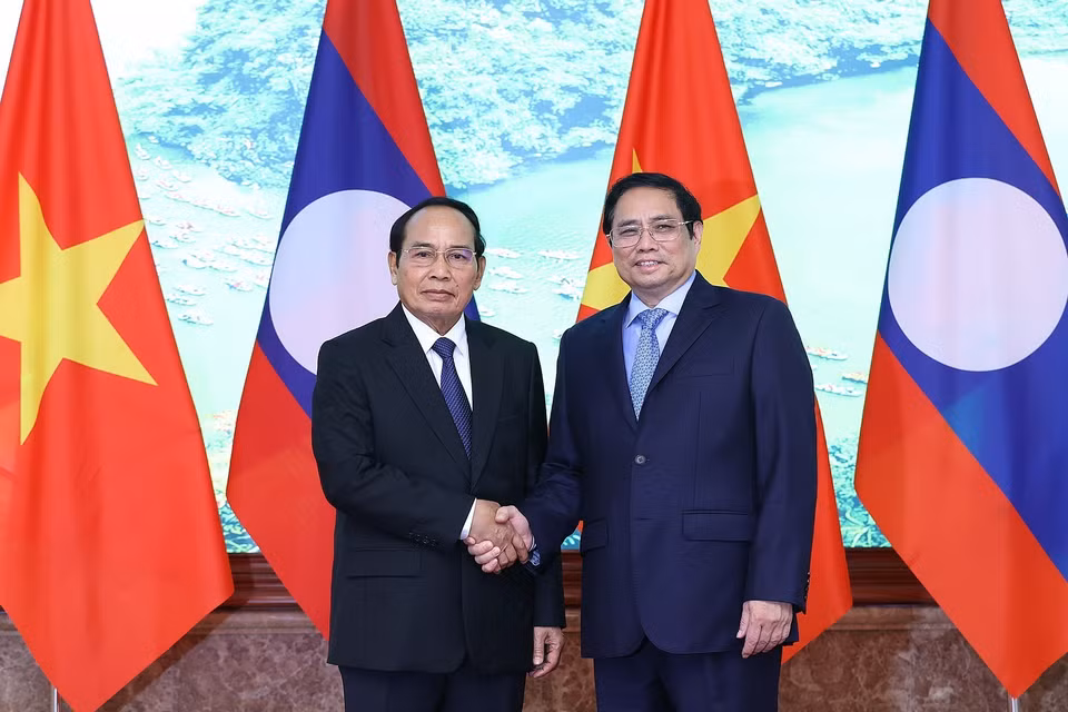 Thủ tướng Phạm Minh Chính tiếp Thường trực Ban Bí thư, Phó Chủ tịch nước Lào Bounthong Chitmany. (Ảnh: Dương Giang/TTXVN)