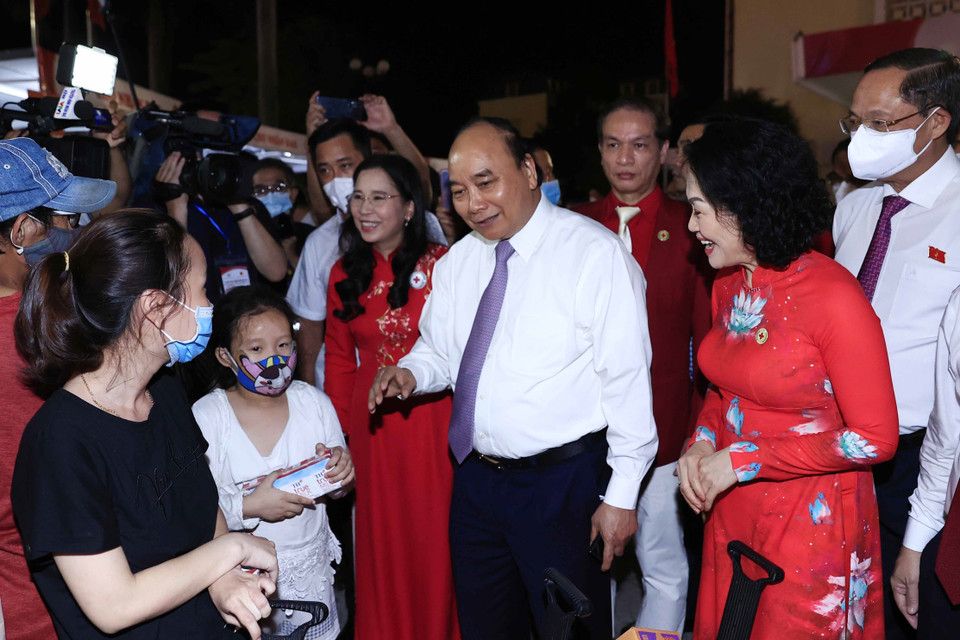 Chủ tịch nước Nguyễn Xuân Phúc và các đại biểu tại Lễ phát động Tháng Nhân đạo năm 2022. (Ảnh: Thống Nhất/TTXVN)