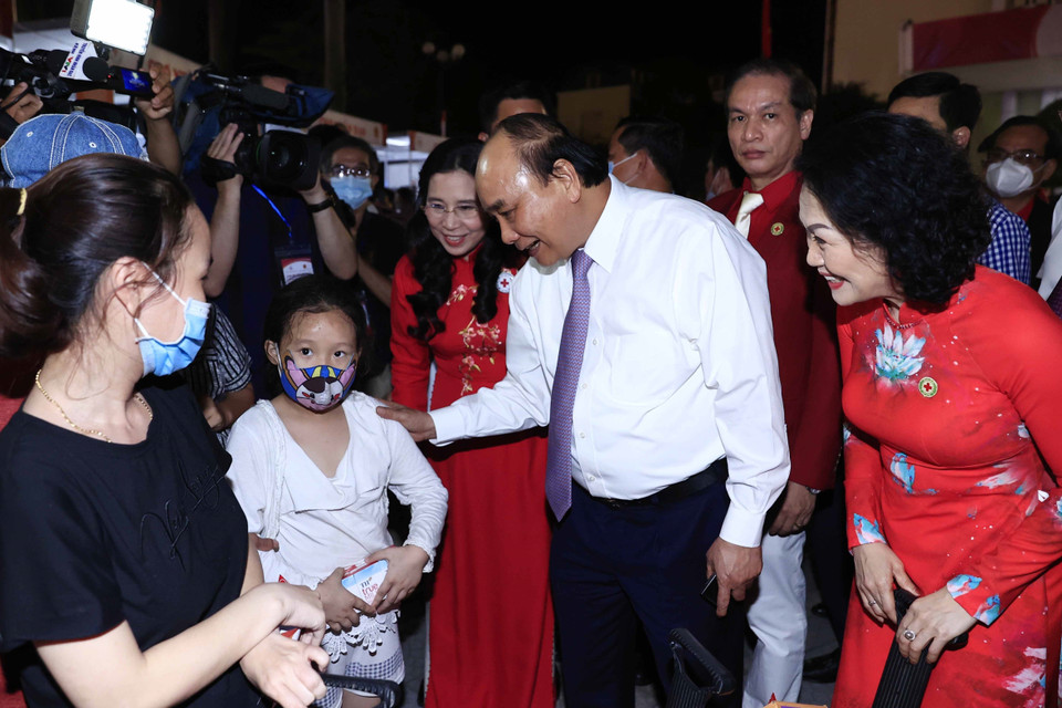 Chủ tịch nước và các đại biểu tại buổi lễ. (Ảnh: Thống Nhất/TTXVN)