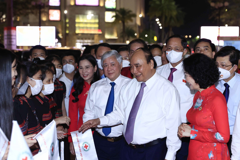 Chủ tịch nước Nguyễn Xuân Phúc với các đại biểu tại buổi lễ. (Ảnh: Thống Nhất/TTXVN)