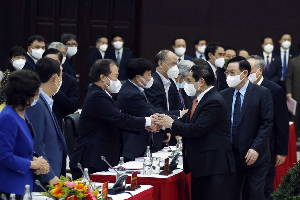 Thủ tướng Chính phủ Phạm Minh Chính với các đại biểu tham dự hội thảo. (Ảnh: Thống Nhất/TTXVN)