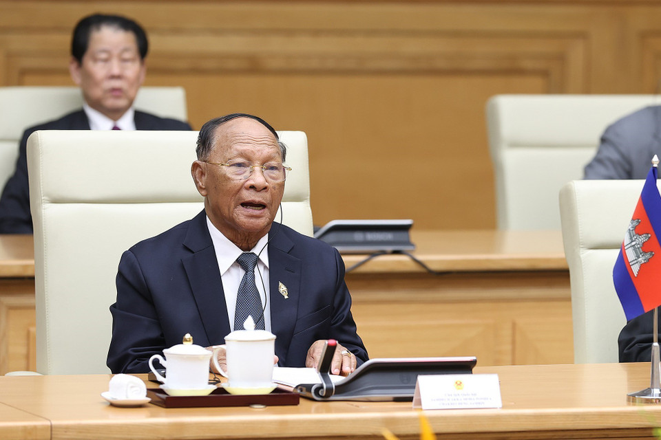 Chủ tịch Quốc hội Vương quốc Campuchia Samdech Heng Samrin phát biểu tại buổi tiếp. (Ảnh: Dương Giang/TTXVN)