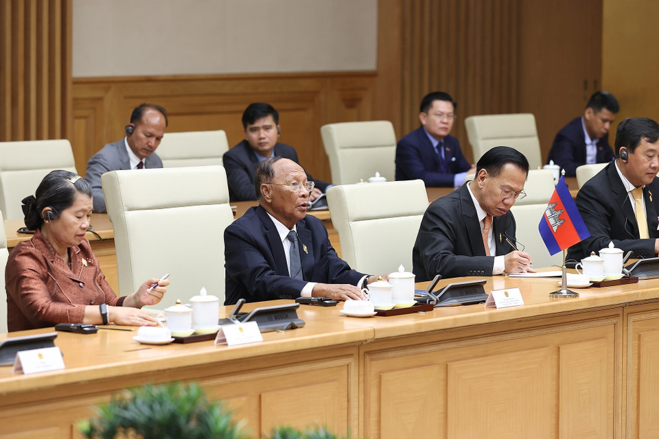 Chủ tịch Quốc hội Vương quốc Campuchia Samdech Heng Samrin phát biểu tại buổi tiếp. (Ảnh: Dương Giang/TTXVN)