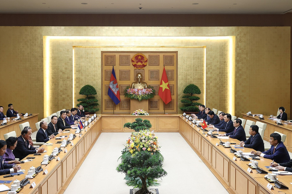 Thủ tướng tiếp Chủ tịch Quốc hội Vương quốc Campuchia. (Ảnh: Dương Giang/TTXVN)