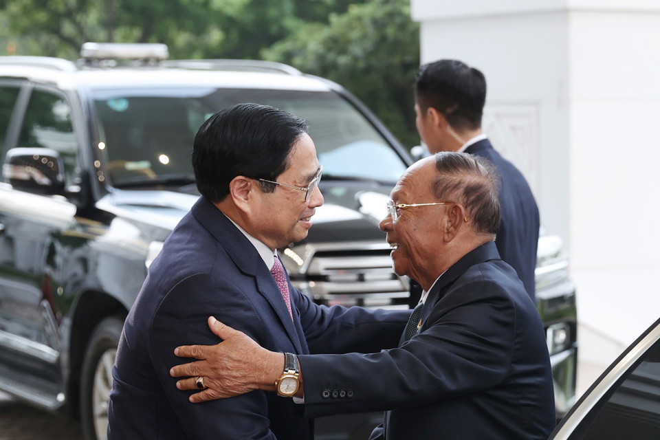 Thủ tướng Phạm Minh Chính tiếp Chủ tịch Quốc hội Vương quốc Campuchia Samdech Heng Samrin đang thăm chính thức Việt Nam. (Ảnh: Dương Giang/TTXVN)