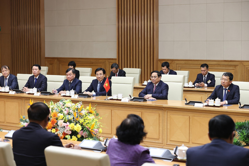 Thủ tướng Phạm Minh Chính và các thành viên đoàn Việt Nam tại buổi tiếp Chủ tịch Quốc hội Vương quốc Campuchia Samdech Heng Samrin. (Ảnh: Dương Giang/TTXVN)
