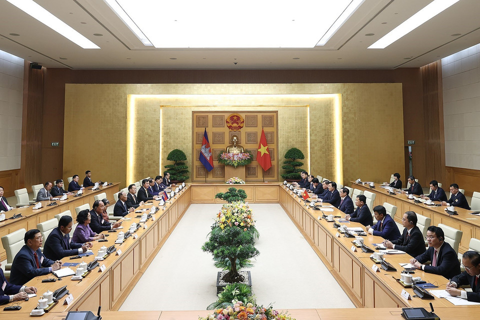 Thủ tướng Phạm Minh Chính tiếp Chủ tịch Quốc hội Vương quốc Campuchia Samdech Heng Samrin. (Ảnh: Dương Giang/TTXVN)