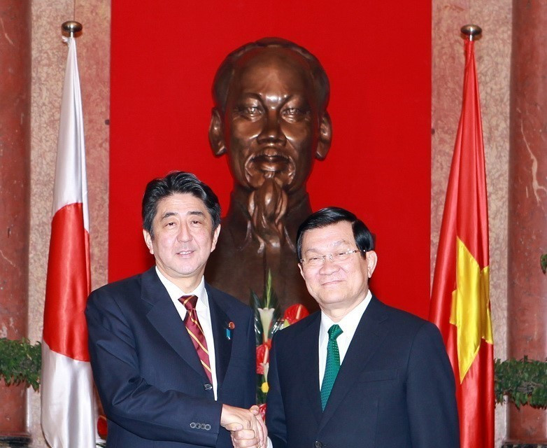 Ngày 16/1/2013, tại Phủ Chủ tịch, Chủ tịch nước Trương Tấn Sang tiếp Thủ tướng Abe Shinzo thăm chính thức Việt Nam. (Ảnh: Nguyễn Khang/TTXVN)