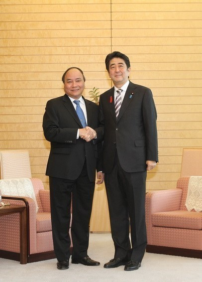 Trong chuyến thăm và làm việc tại Nhật Bản, sáng 10/10/2014, ông Nguyễn Xuân Phúc, Ủy viên Bộ Chính trị, Phó Thủ tướng Chính phủ đến chào xã giao Thủ tướng Abe Shinzo. (Ảnh: Hữu Thắng/TTXVN)