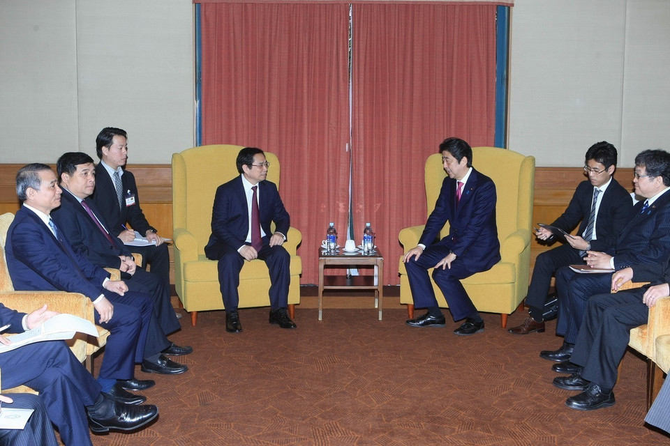 Trong chương trình thăm chính thức Việt Nam, sáng 17/1/2017, Thủ tướng Abe Shinzo tiếp ông Phạm Minh Chính, Ủy viên Bộ Chính trị, Bí thư Trung ương Đảng, Trưởng ban Tổ chức Trung ương, Chủ tịch Nhóm nghị sỹ hữu nghị Việt Nam-Nhật Bản. (Ảnh: Phạm Kiên/TTXVN)