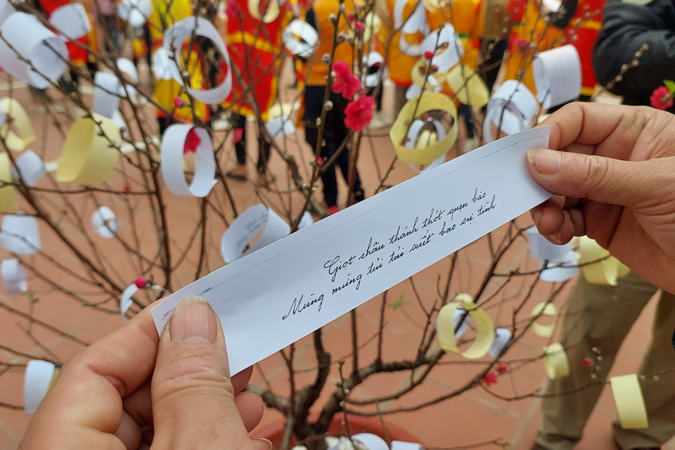 Người dân dự hội với tinh thần tri ân tiền nhân, tôn trọng văn hóa truyền thống của địa phương. (Ảnh: Minh Thu/Vietnam+)