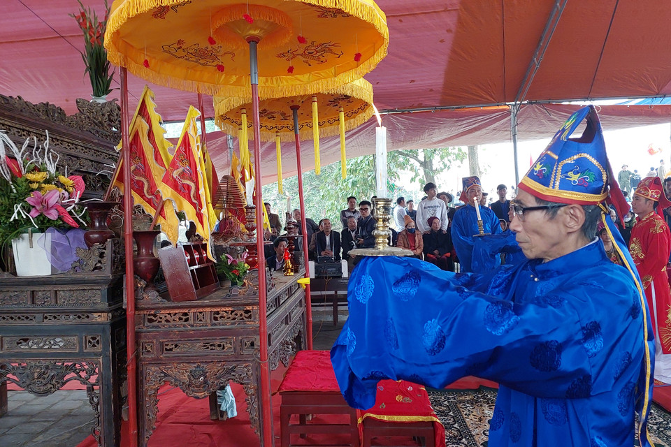 Hội Phết Hiền Quan được tổ chức trong hai ngày 12 và 13 tháng Giêng hàng năm tại xã Hiền Quan (huyện Tam Nông, tỉnh Phú Thọ). Lễ hội nhằm tôn vinh công lao và tưởng nhớ Thiều Hoa công chúa, một nữ tướng có công chiêu mộ binh sỹ, xả thân giúp Hai Bà Trưng đánh giặc Hán. Thắng trận, đất nước thái bình, bà xin về làng Song Quan (nay là xã Hiền Quan), tu hành tại chùa Phúc Khánh và dạy nhân dân cày cấy.(Ảnh: Minh Thu/Vietnam+)