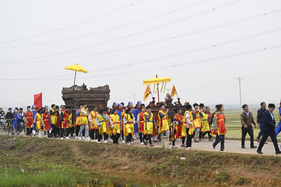 Chiều 12 tháng Giêng năm Quý Mão (tức ngày 1/2/2023), Hội Phết Hiền Quan 2023 đã khai màn với việc tổ chức trang trọng các nghi lễ truyền thống, thu hút đông đảo nhân dân xã Hiền Quan (huyện Tam Nông, tỉnh Phú Thọ) và du khách thập phương. (Ảnh: Minh Thu/Vietnam+)