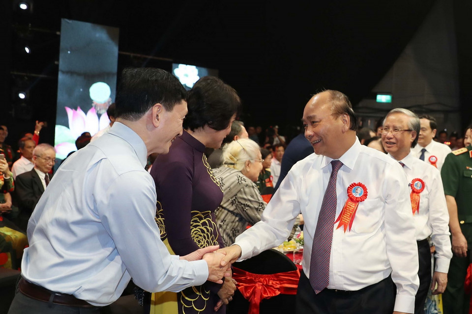 Thủ tướng Nguyễn Xuân Phúc và các lãnh đạo Đảng, Nhà nước tham dự Chương trình. (Ảnh: Thống Nhất/TTXVN)