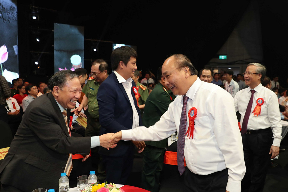 Thủ tướng Nguyễn Xuân Phúc và các lãnh đạo Đảng, Nhà nước tham dự Chương trình. (Ảnh: Thống Nhất/TTXVN)