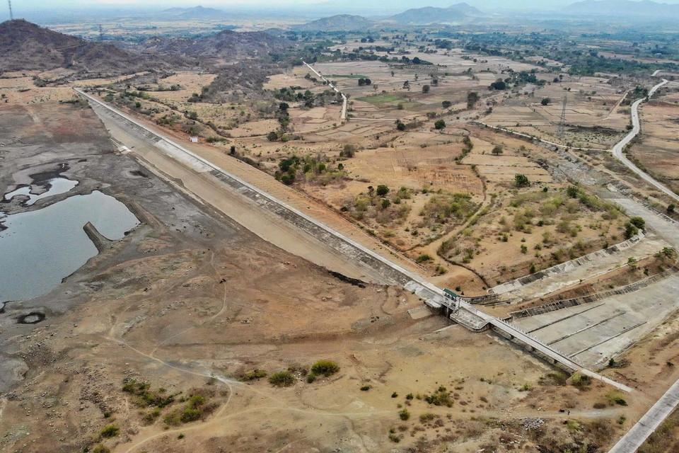 Hồ Phước Trung, huyện Bác Ái có dung tích dưới mực nước chết. (Ảnh: TTXVN)