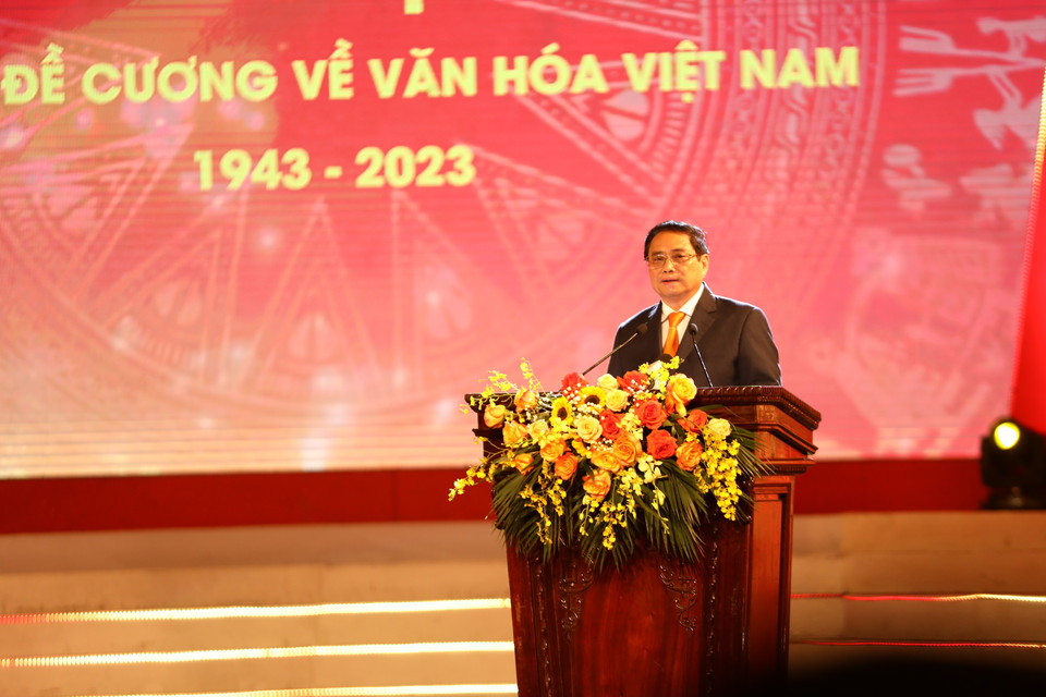 Phát biểu chào mừng, Thủ tướng Phạm Minh Chính khẳng định văn hóa luôn là một dòng chảy liên tục, không ngừng nghỉ qua những thăng trầm lịch sử của mỗi dân tộc, mỗi quốc gia và cả nhân loại. Văn hóa là hồn cốt của mỗi dân tộc, là những giá trị vật chất, tinh thần mà dân tộc đó sáng tạo ra trong lịch sử. Vì vậy, chúng ta có nghĩa vụ, trách nhiệm, vinh dự được gìn giữ, bảo tồn và phát triển nền văn hóa dân tộc bền vững, phù hợp với xu thế của thời đại. (Ảnh: Minh Anh/Vietnam+)
