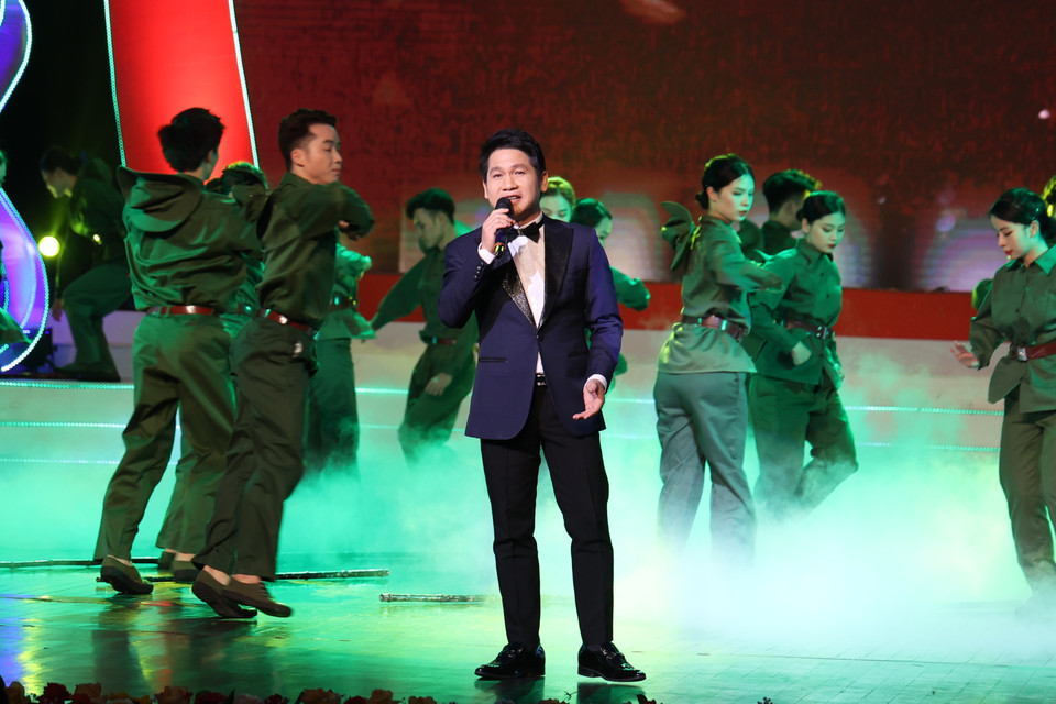 Với sự phối hợp tổ chức giữa nhiều đơn vị, đêm nhạc đã mang đến ý nghĩa rất đặc biệt cũng như thông điệp hướng tới tương lai, vừa mang đậm ý nghĩa giá trị lịch sử. (Ảnh: Minh Anh/Vietnam+)