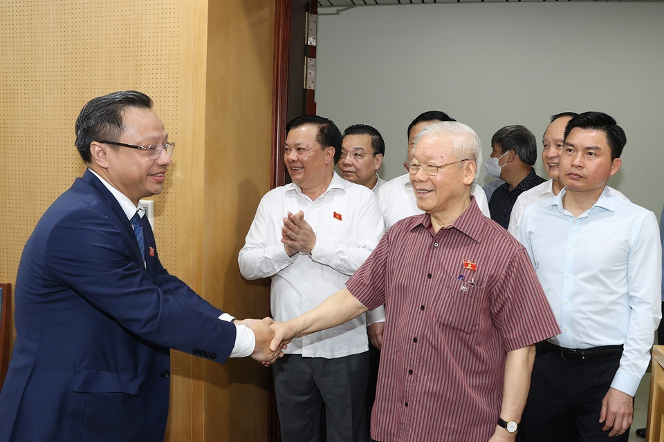 Tổng Bí thư Nguyễn Phú Trọng với các đại biểu dự hội nghị xúc cử tri. (Ảnh: Trí Dũng/TTXVN)