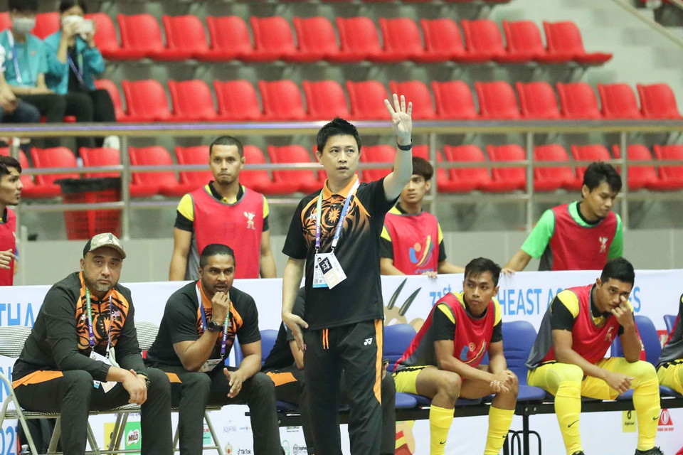 HLV trưởng đội tuyển Futsal Malaysia Chiew Chun Yong. (Ảnh: Thanh Tùng/TTXVN)