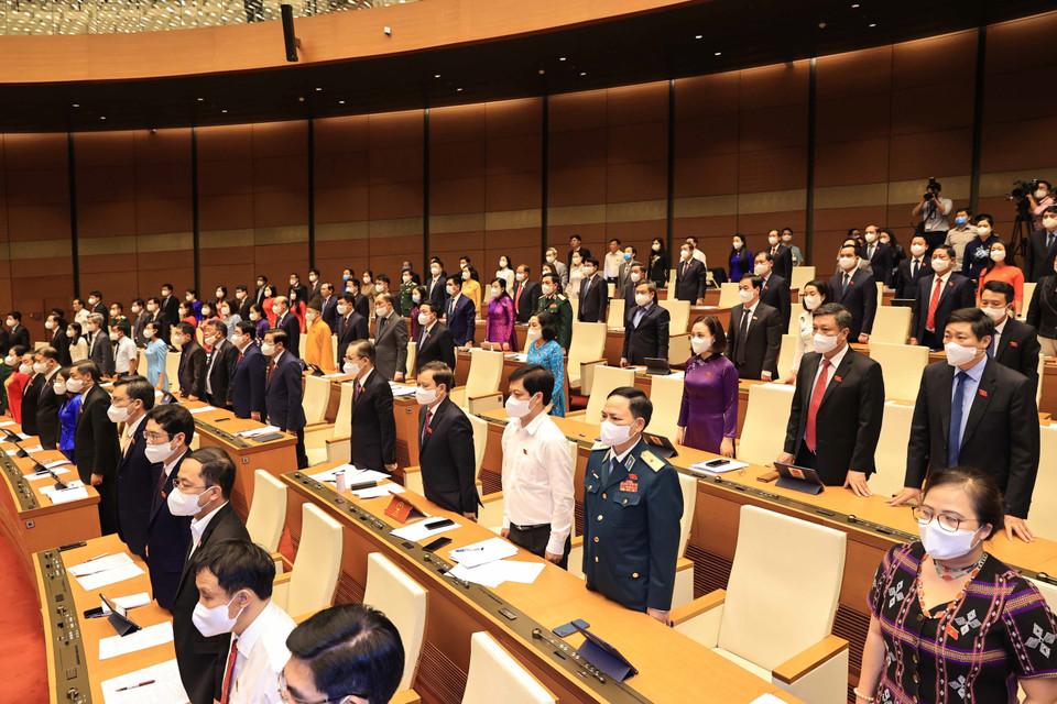 Các đại biểu Quốc hội chứng kiến Thủ tướng Phạm Minh Chính tuyên thệ nhậm chức. (Ảnh: Thống Nhất/TTXVN)