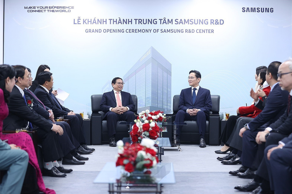 Thủ tướng Phạm Minh Chính tiếp Chủ tịch Samsung Electronics Lee Jae-yong. (Ảnh: Dương Giang/TTXVN)