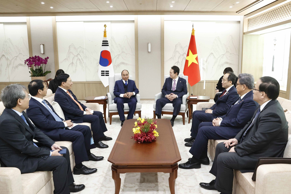 Nhận lời mời của Tổng thống Đại Hàn Dân Quốc Yoon Suk Yeol, Chủ tịch nước Nguyễn Xuân Phúc cùng Đoàn đại biểu Cấp cao Việt Nam thăm cấp Nhà nước tới Đại Hàn Dân Quốc từ ngày 4-6/12. (Ảnh: Thống Nhất/TTXVN)