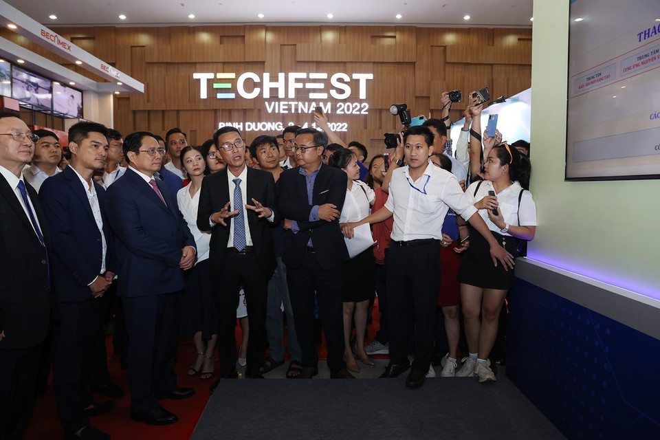 TECHFEST VIETNAM 2022 gồm triển lãm với hàng trăm gian hàng các sản phẩm, dịch vụ khởi nghiệp đổi mới sáng tạo. (Ảnh: Dương Giang/TTXVN)