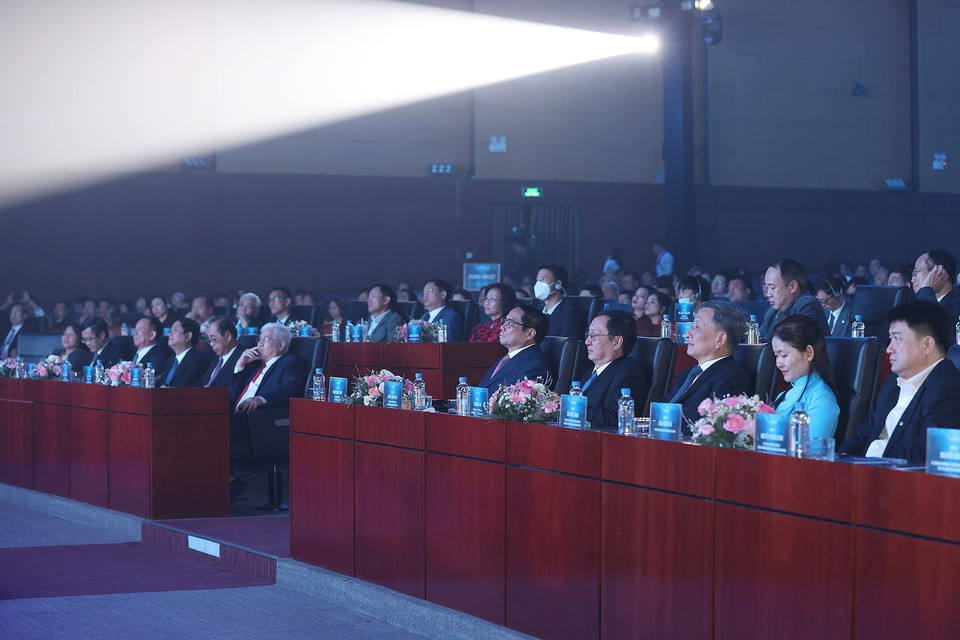 Thủ tướng Phạm Minh Chính và các đại biểu dự chương trình Dấu ấn TECHFEST Việt Nam 2022. (Ảnh: Dương Giang/TTXVN)