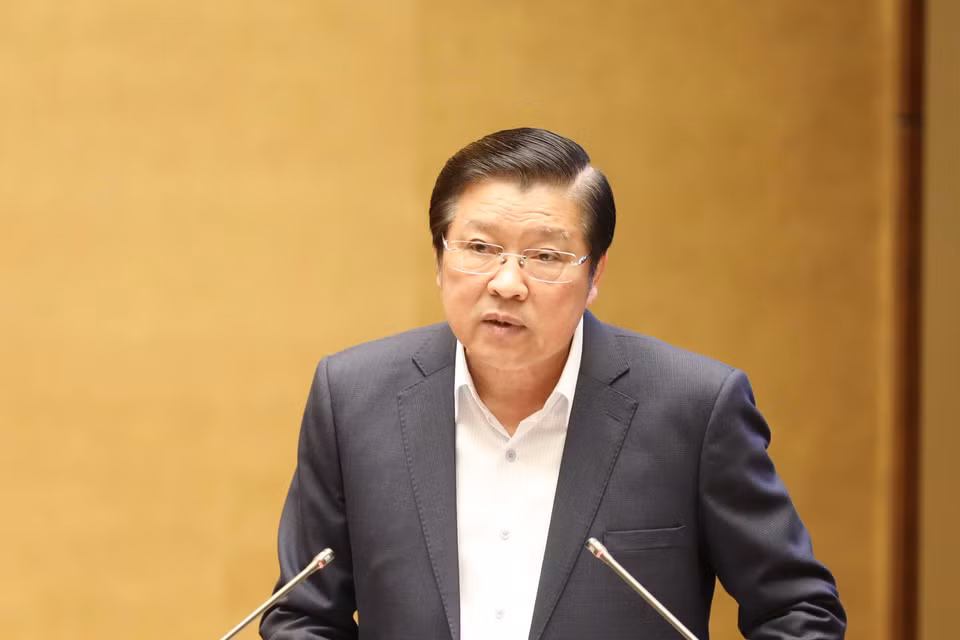 Ông Phan Đình Trạc, Ủy viên Bộ Chính trị, Bí thư Trung ương Đảng, Trưởng Ban Nội chính Trung ương truyền đạt chuyên đề “Tiếp tục xây dựng và hoàn thiện Nhà nước pháp quyền xã hội chủ nghĩa Việt Nam trong giai đoạn mới.” (Ảnh: Phương Hoa/TTXVN) 