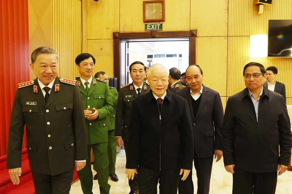 Tổng Bí thư Nguyễn Phú Trọng cùng Chủ tịch nước Nguyễn Xuân Phúc, Thủ tướng Phạm Minh Chính đến dự hội nghị. (Ảnh: Trí Dũng/TTXVN)