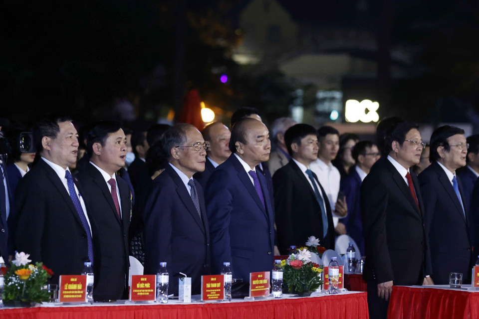 Chủ tịch nước Nguyễn Xuân Phúc và đại biểu dự buổi lễ. (Ảnh: Thống Nhất/TTXVN)