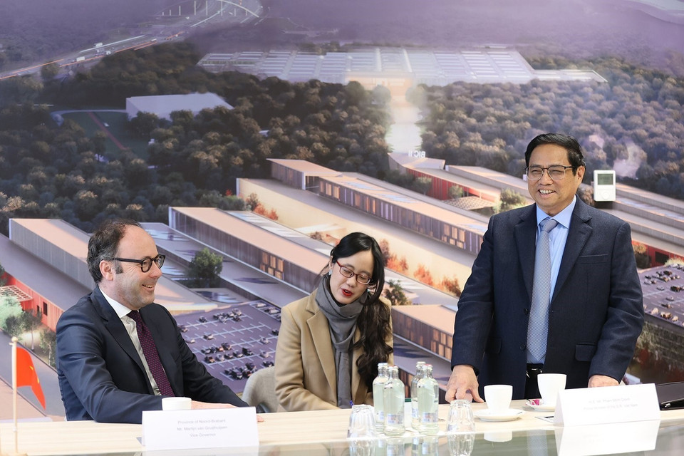 Thủ tướng Phạm Minh Chính phát biểu Hội thảo Bàn tròn “Đổi mới sáng tạo và Sản xuất công nghệ cao” với các CEO Khu công nghệ cao Brainport. (Ảnh: Dương Giang/TTXVN)