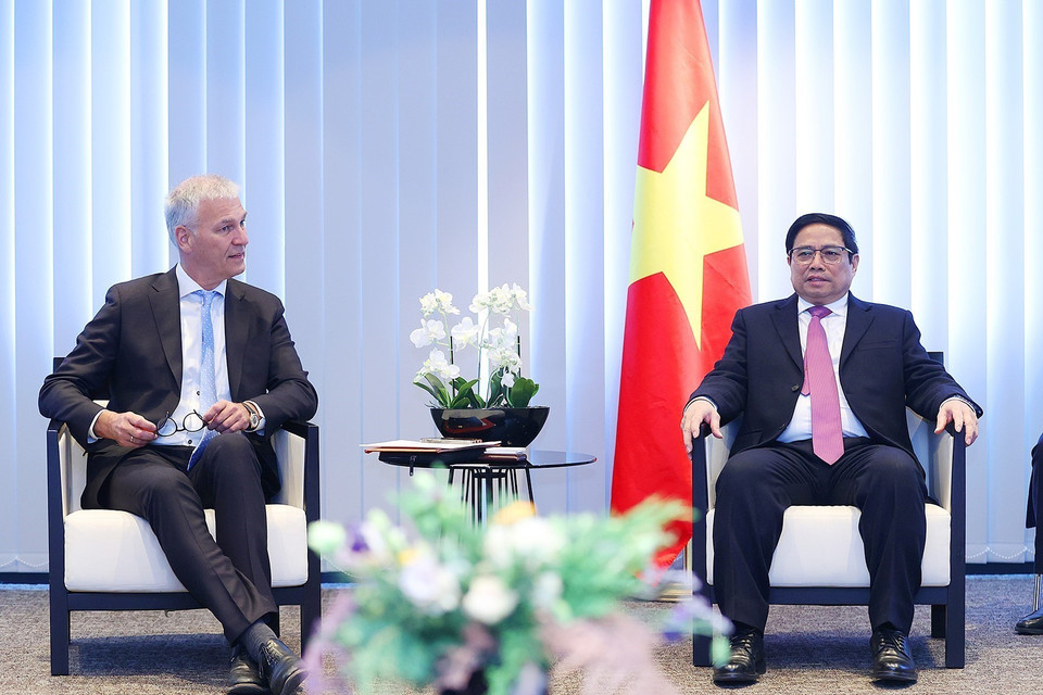 Thủ tướng Phạm Minh Chính tiếp Phó Chủ tịch thứ nhất Thượng viện Bỉ Andries Gryffroy, Chủ tịch Liên minh Bỉ-Việt Nam. (Ảnh: Dương Giang/TTXVN)