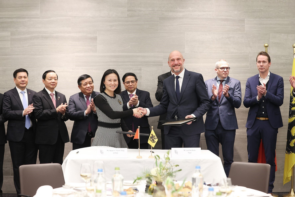 Lễ ký kết ý định thư hợp tác giữa Vinfast (Việt Nam) và Facil (Bỉ). (Ảnh: Dương Giang/TTXVN)