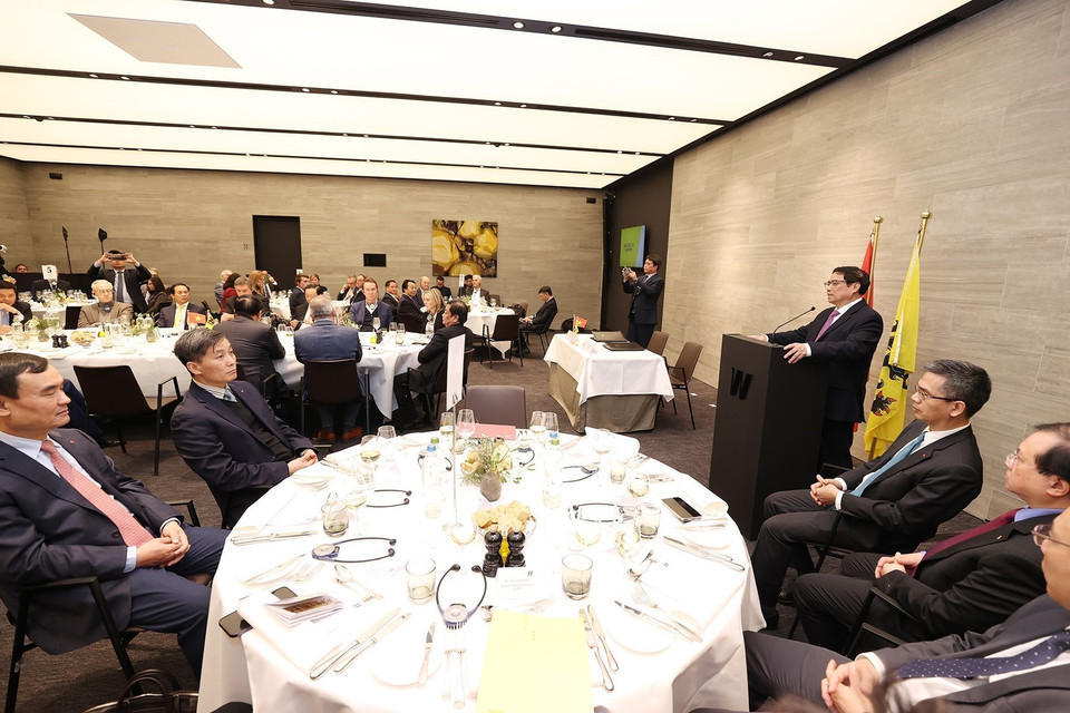 Thủ tướng Phạm Minh Chính phát biểu tại cuộc làm việc với ông Jan Jambon, Bộ trưởng-Thủ hiến vùng Flanders. (Ảnh: Dương Giang/TTXVN)