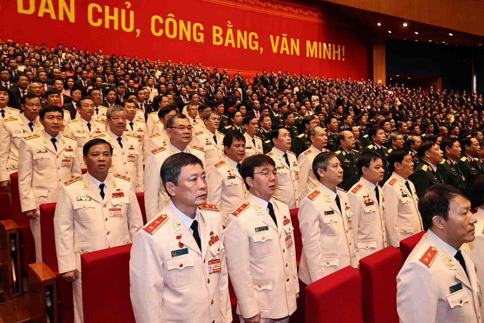 Đoàn đại biểu Đảng bộ Công an Trung ương và Đảng bộ Quân đội dự phiên khai mạc Đại hội. (Ảnh: TTXVN)