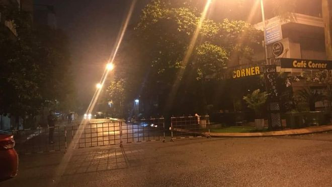 Căn nhà số 2/8A đường Lê Hồng Phong đã được phong tỏa ngay trong tối 25/3. (Ảnh: Cổng Tin tức TP Hải Phòng)