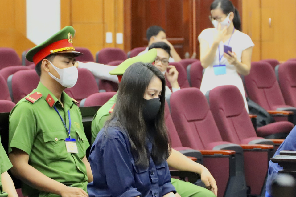 Ngày 28/4, Tòa án nhân dân cấp cao tại Thành phố Hồ Chí Minh đã mở phiên tòa xét xử phúc thẩm vụ án bé gái N.T.V.A (8 tuổi) bị "dì ghẻ" Nguyễn Võ Quỳnh Trang bạo hành đến tử vong tại căn hộ chung cư ở quận Bình Thạnh. (Ảnh: Hồng Giang/TTXVN)