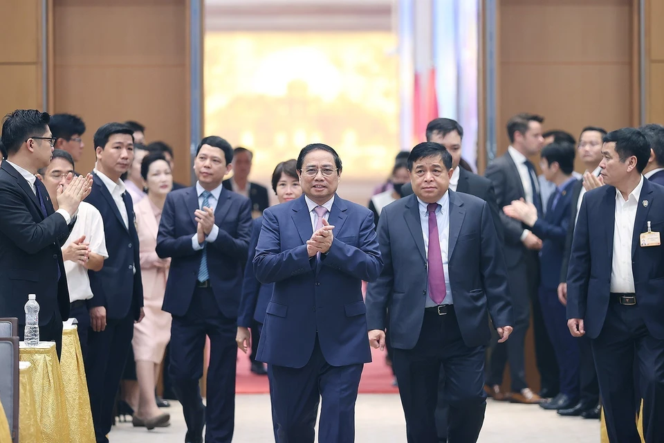 Thủ tướng Phạm Minh Chính đến dự cuộc gặp các nhà đầu tư nước ngoài. (Ảnh: Dương Giang/TTXVN)