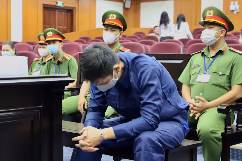 Phiên tòa được mở để xem xét kháng cáo của người bảo vệ quyền, lợi ích hợp pháp của cháu N.T.V.A. đối với bị cáo Nguyễn Kim Trung Thái (cha ruột V.A.); còn bị cáo Nguyễn Võ Quỳnh Trang trước đó đã rút đơn xin giảm nhẹ hình phạt sau khi bị tòa sơ thẩm tuyên án tử hình. (Ảnh: Hồng Giang/TTXVN)